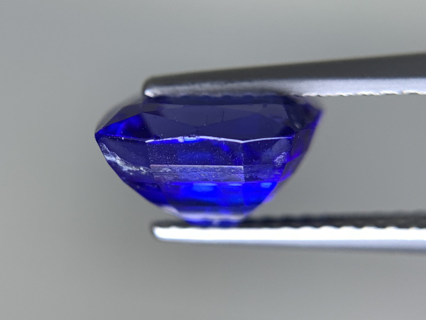 タンザナイト 天然  3.372ct  宝石ソーティング付き  8.9㎜×8.0㎜×5.7㎜ ルース（ 裸石 ）  5998Y
