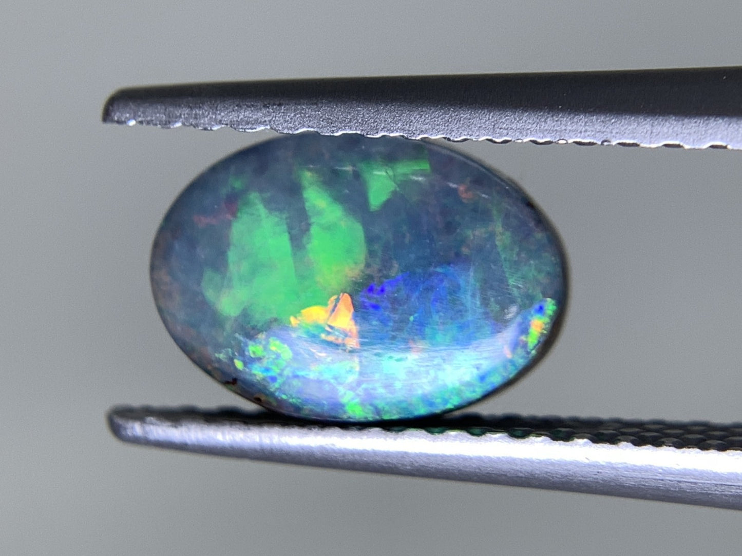 ボルダーオパール  天然  1.631ct  中央宝石ソーティング付き  8.5㎜×6.1㎜×3.1㎜   天然 ルース（ 裸石 ） 5083Y
