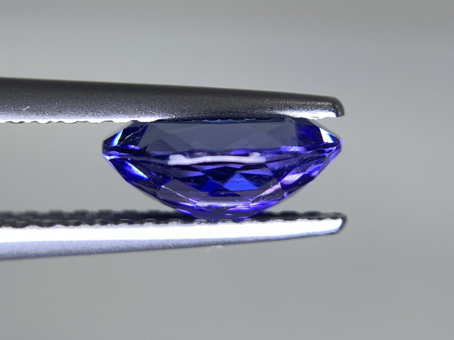 タンザナイト 1.303ct 宝石ソーティング付き  8.0㎜×6.1㎜×3.5㎜  ルース（ 裸石 ） 2553Y