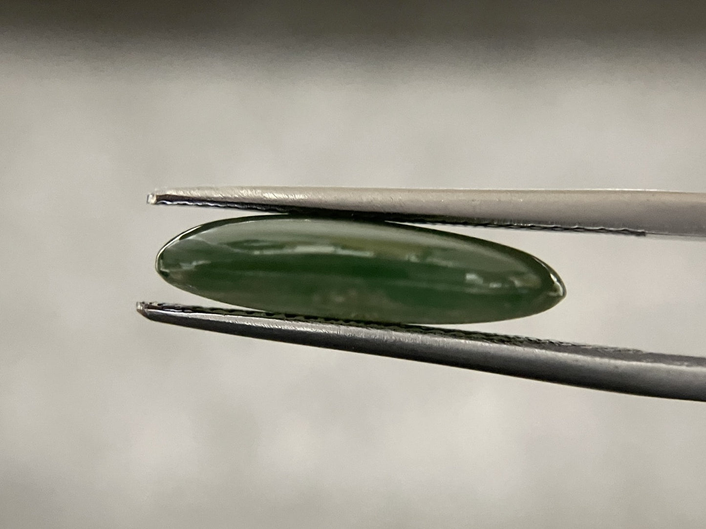 ヒスイ　翡翠　天然　 7.761ct 宝石ソーティング付き 16.8㎜×11.6㎜×4.3㎜ ルース（ 裸石 ） 3258S