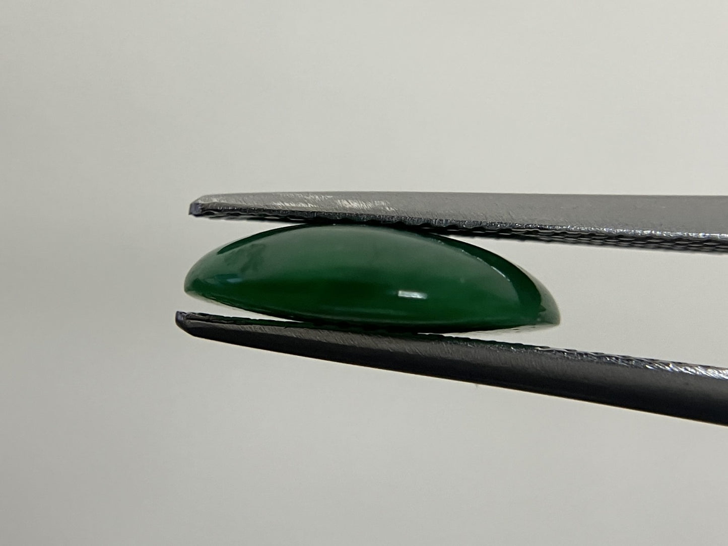 翡翠　ひすい 3.713ct 宝石ソーティング付き 12.2㎜×9.8㎜×3.3㎜ ルース（ 裸石 ） 3260S