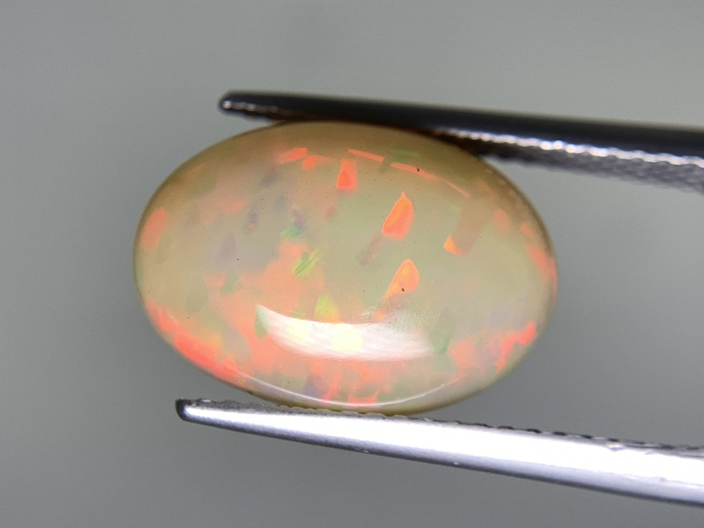 オパール 4.155ct 宝石ソーティング付き  14.2㎜×9.9㎜×5.7㎜  ルース（ 裸石 ） 3044Y