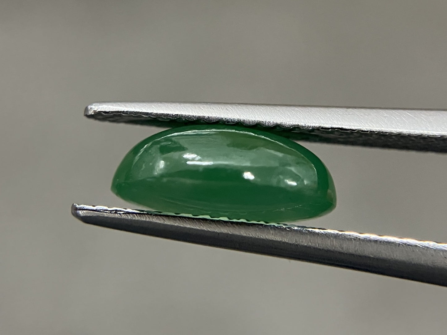 翡翠　ひすい 2.995ct 宝石ソーティング付き 10.3㎜×7.2㎜×4.3㎜ ルース（ 裸石 ） 3259S