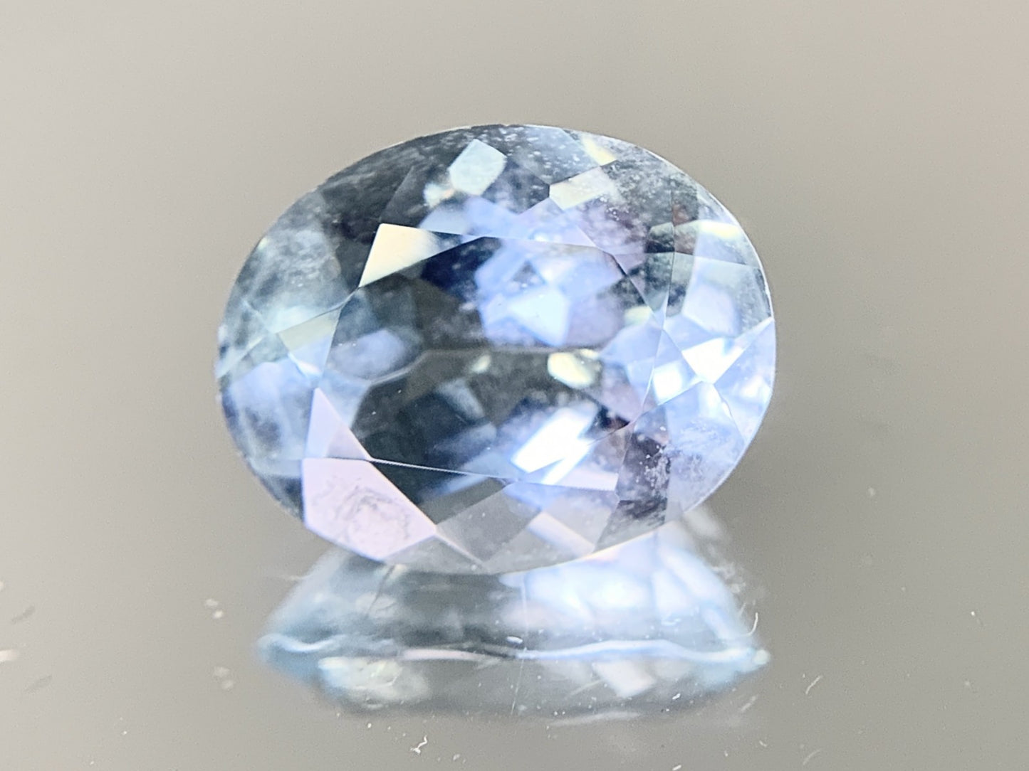 アクアマリン 2.268ct  宝石ソーティング付き  10.0㎜×7.9㎜×5.2㎜  ルース（ 裸石 ） 1943Y