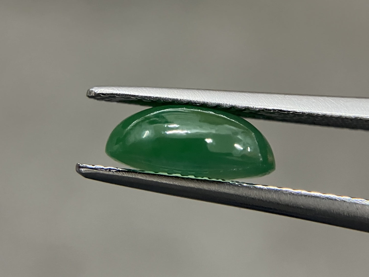 翡翠　ひすい 2.995ct 宝石ソーティング付き 10.3㎜×7.2㎜×4.3㎜ ルース（ 裸石 ） 3259S