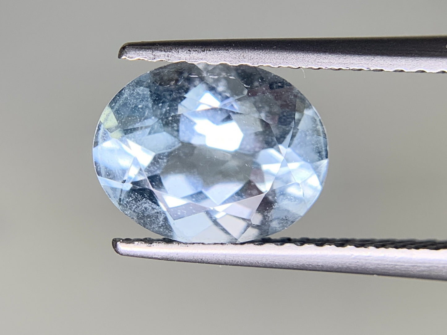 アクアマリン 2.268ct  宝石ソーティング付き  10.0㎜×7.9㎜×5.2㎜  ルース（ 裸石 ） 1943Y