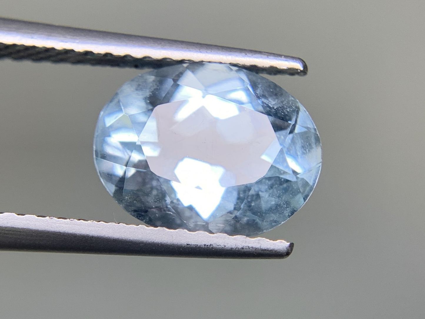 アクアマリン 2.268ct  宝石ソーティング付き  10.0㎜×7.9㎜×5.2㎜  ルース（ 裸石 ） 1943Y