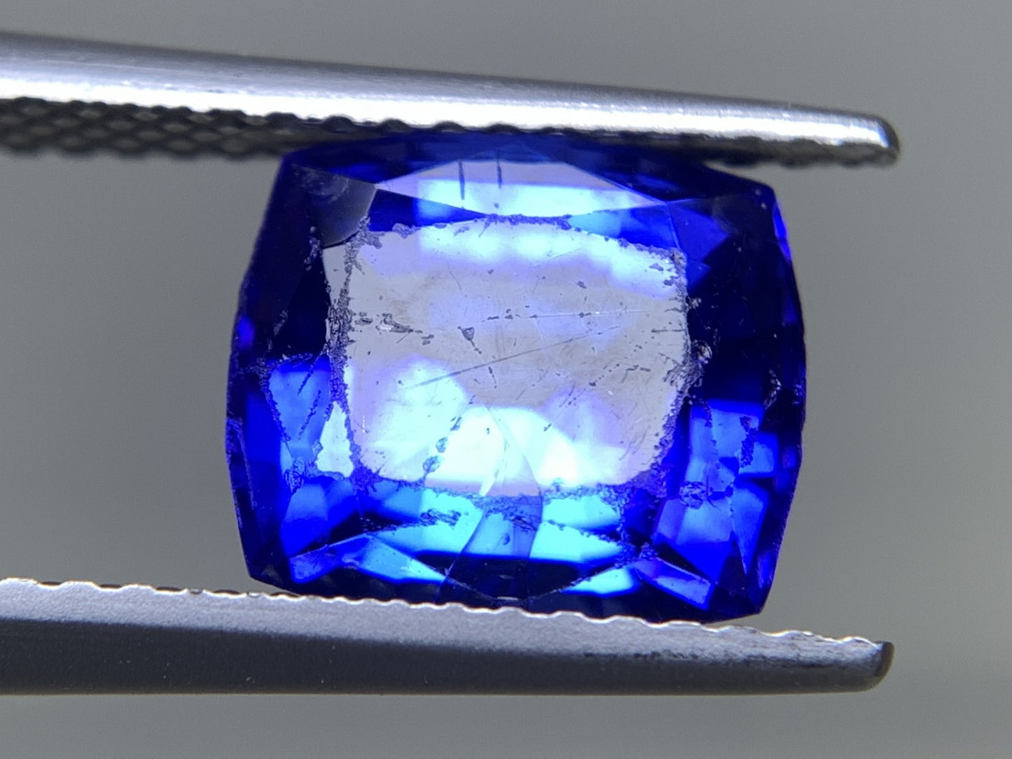 タンザナイト 天然  3.372ct  宝石ソーティング付き  8.9㎜×8.0㎜×5.7㎜ ルース（ 裸石 ）  5998Y