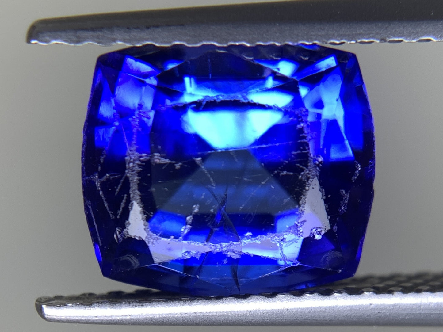 タンザナイト 天然  3.372ct  宝石ソーティング付き  8.9㎜×8.0㎜×5.7㎜ ルース（ 裸石 ）  5998Y