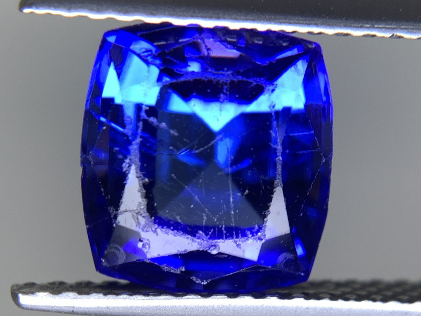 タンザナイト 天然  3.372ct  宝石ソーティング付き  8.9㎜×8.0㎜×5.7㎜ ルース（ 裸石 ）  5998Y