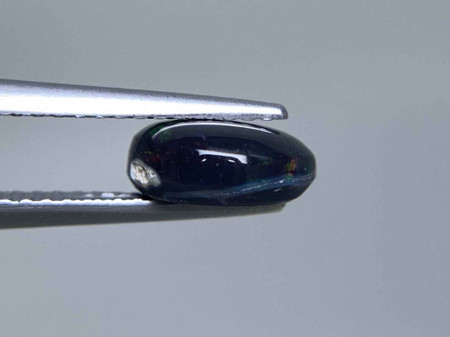 ブラックオパール 天然 1.444ct 宝石ソーティング付き 8.3㎜×7.9㎜×3.4㎜ ルース（ 裸石 ） 6950Y