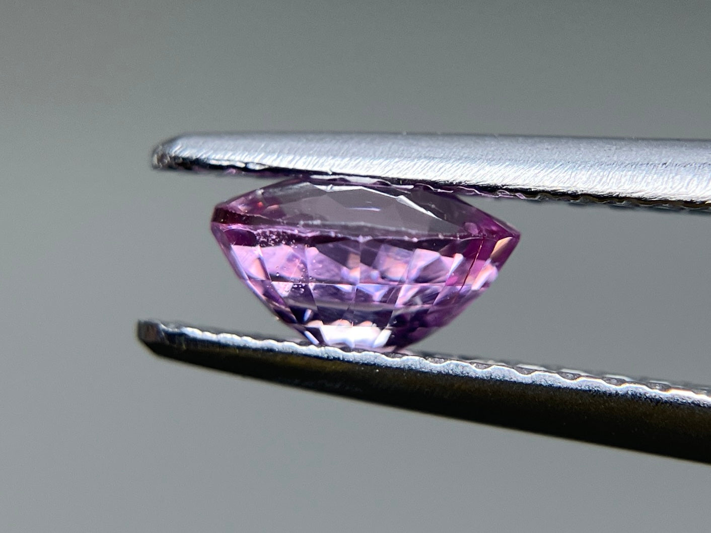 ピンクサファイア 1.000ct 中央宝石ソーティング付き 6.28㎜×5.38㎜×3.57㎜ ルース（ 裸石 ） 2928S