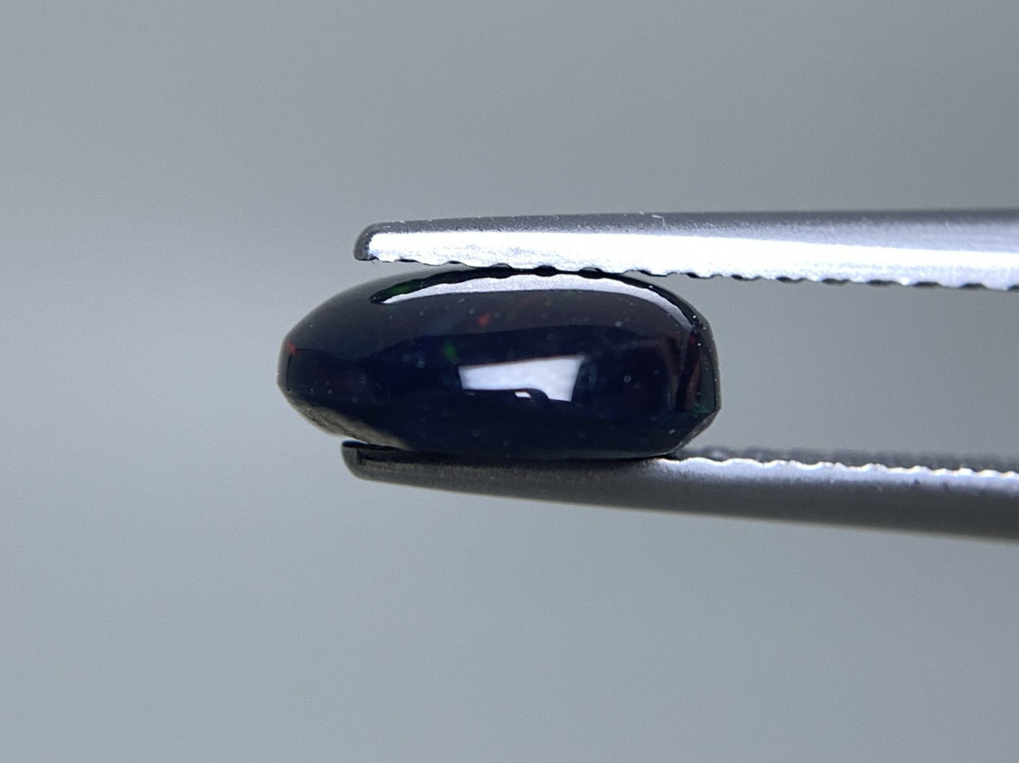 ブラックオパール 天然 1.444ct 宝石ソーティング付き 8.3㎜×7.9㎜×3.4㎜ ルース（ 裸石 ） 6950Y