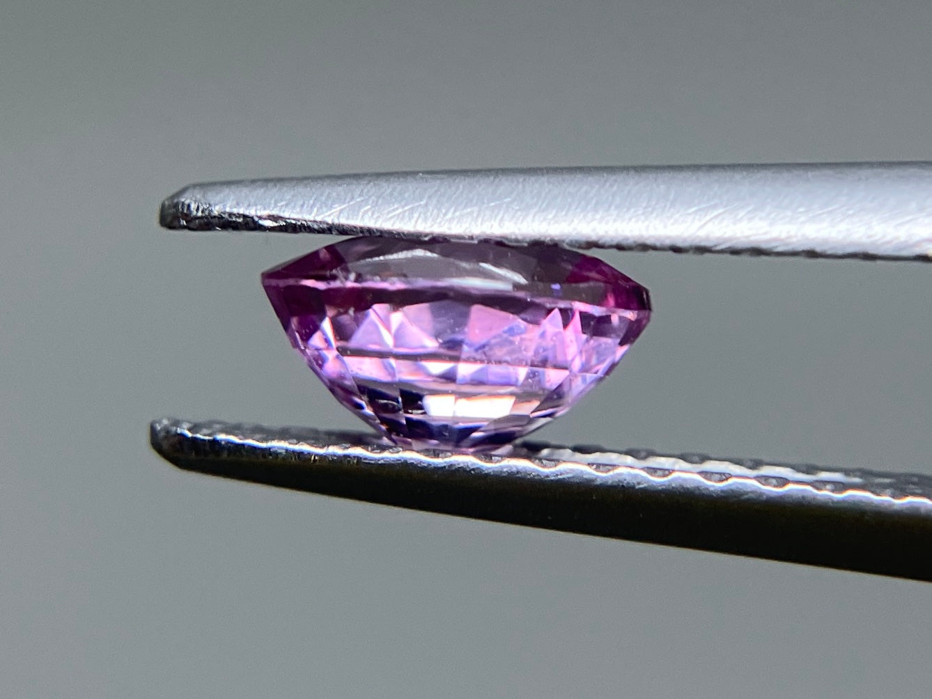 ピンクサファイア 1.000ct 中央宝石ソーティング付き 6.28㎜×5.38㎜×3.57㎜ ルース（ 裸石 ） 2928S