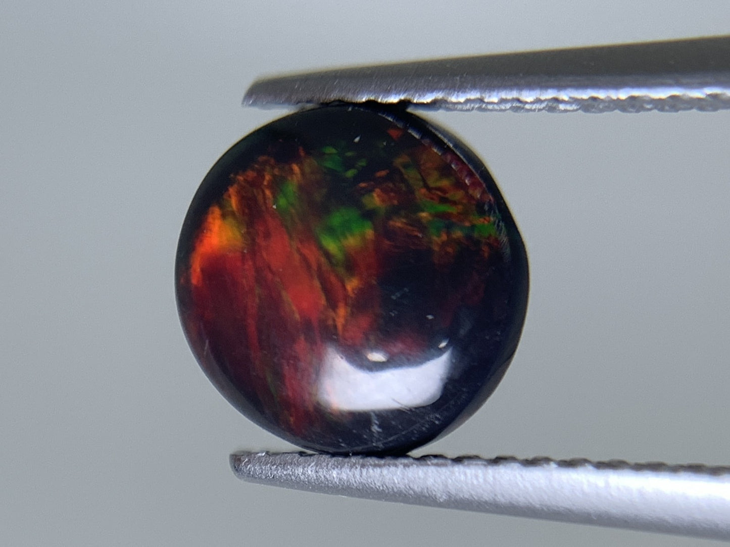ブラックオパール 天然 1.444ct 宝石ソーティング付き 8.3㎜×7.9㎜×3.4㎜ ルース（ 裸石 ） 6950Y