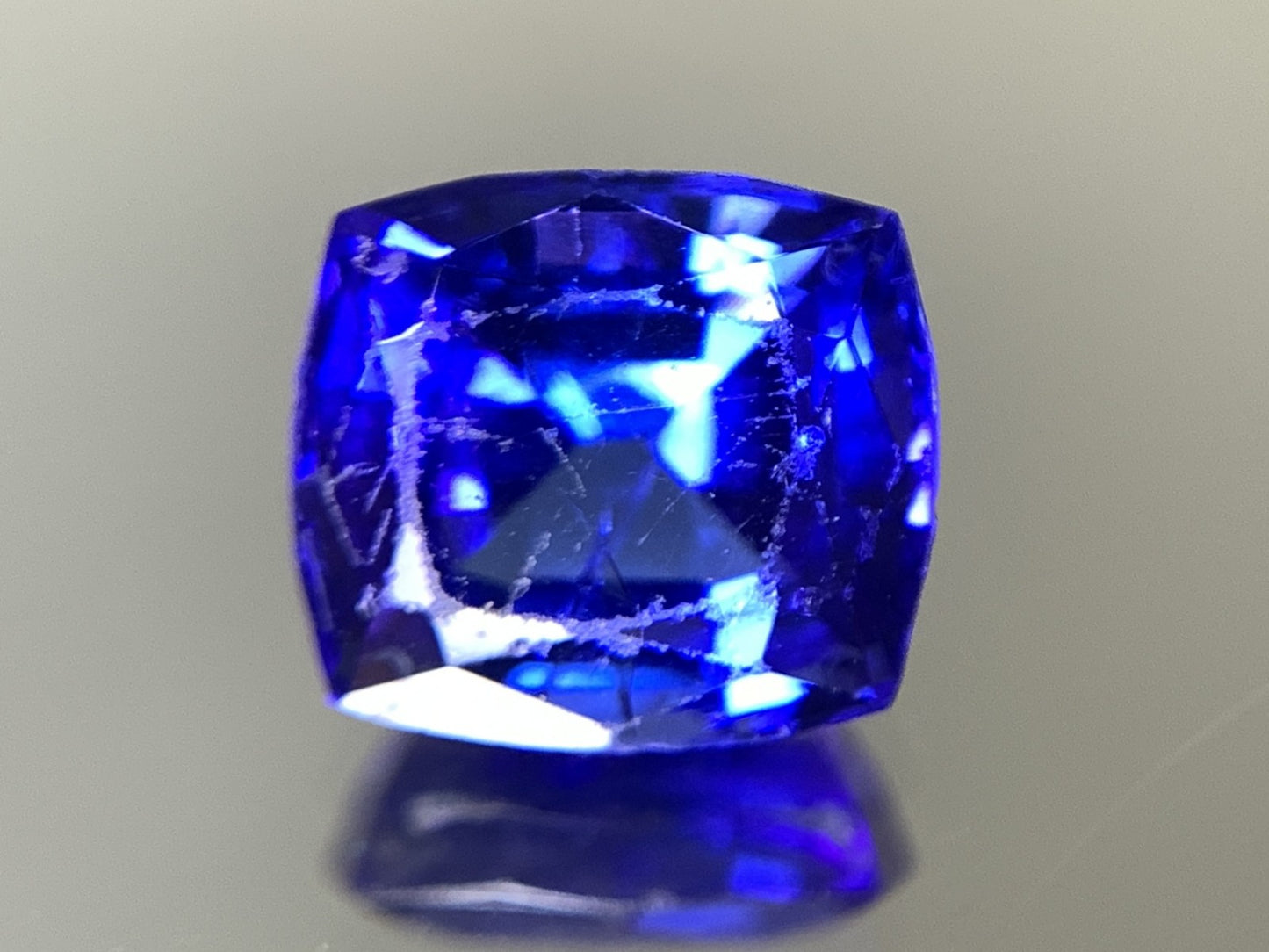 タンザナイト 天然  3.372ct  宝石ソーティング付き  8.9㎜×8.0㎜×5.7㎜ ルース（ 裸石 ）  5998Y