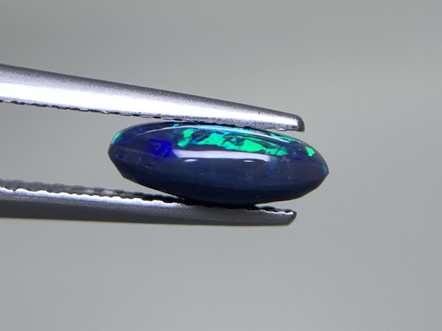 ブラックオパール 1.092ct 宝石ソーティング付き  9.1㎜×5.9㎜×3.3㎜  ルース（ 裸石 ） 2552Y