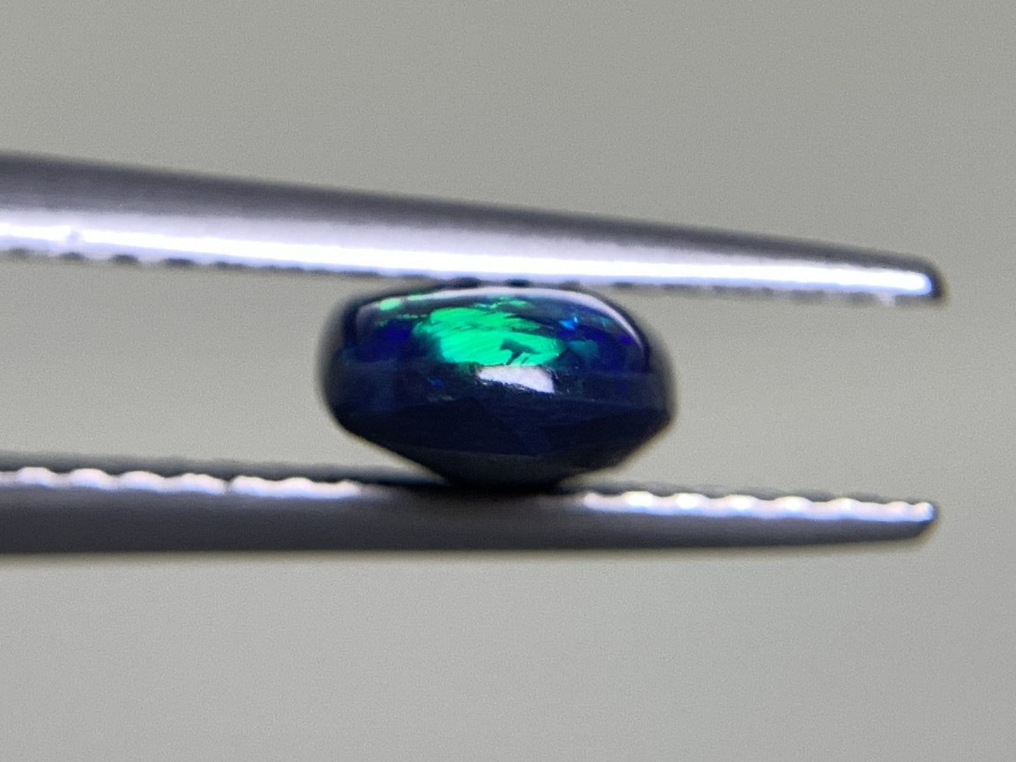 ブラックオパール 1.092ct 宝石ソーティング付き  9.1㎜×5.9㎜×3.3㎜  ルース（ 裸石 ） 2552Y