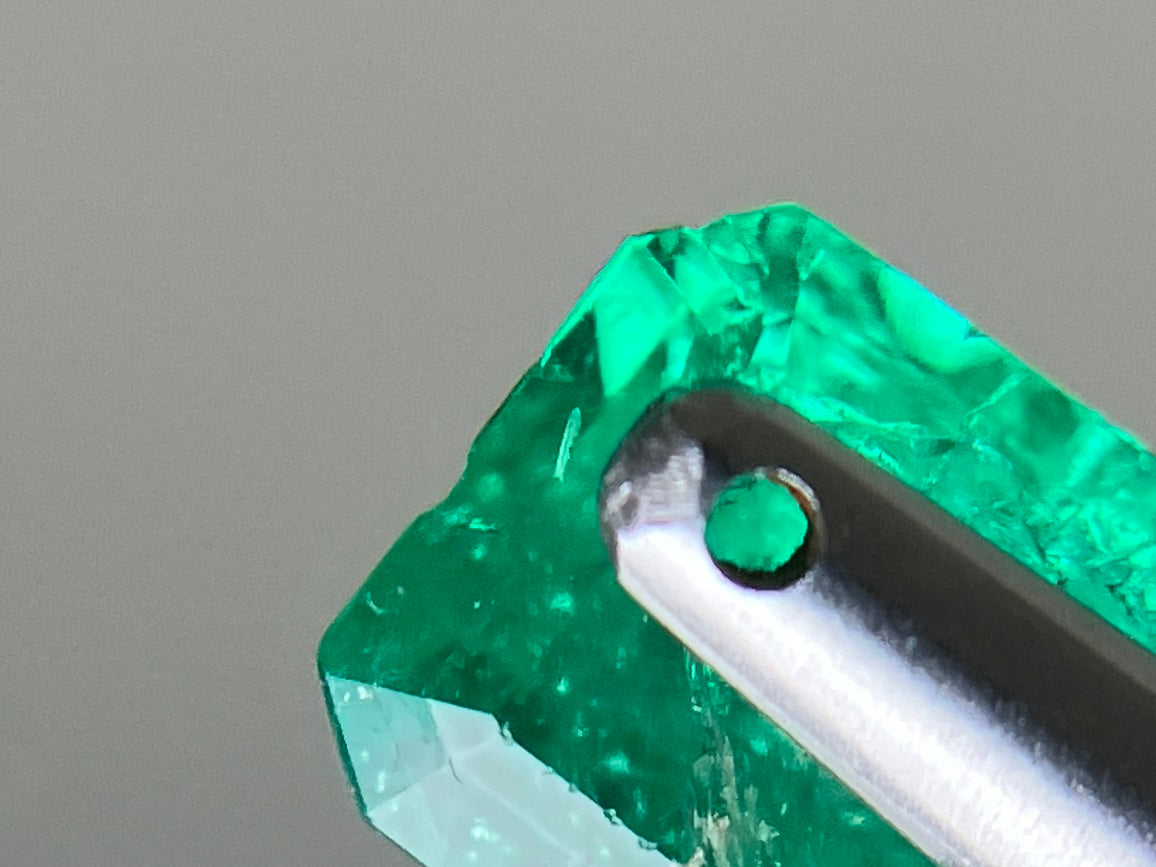 エメラルド 天然 0.875ct 中央宝石ソーティング付き 5.59㎜×5.51㎜×4.23㎜ ルース（ 裸石 ） 7659YY