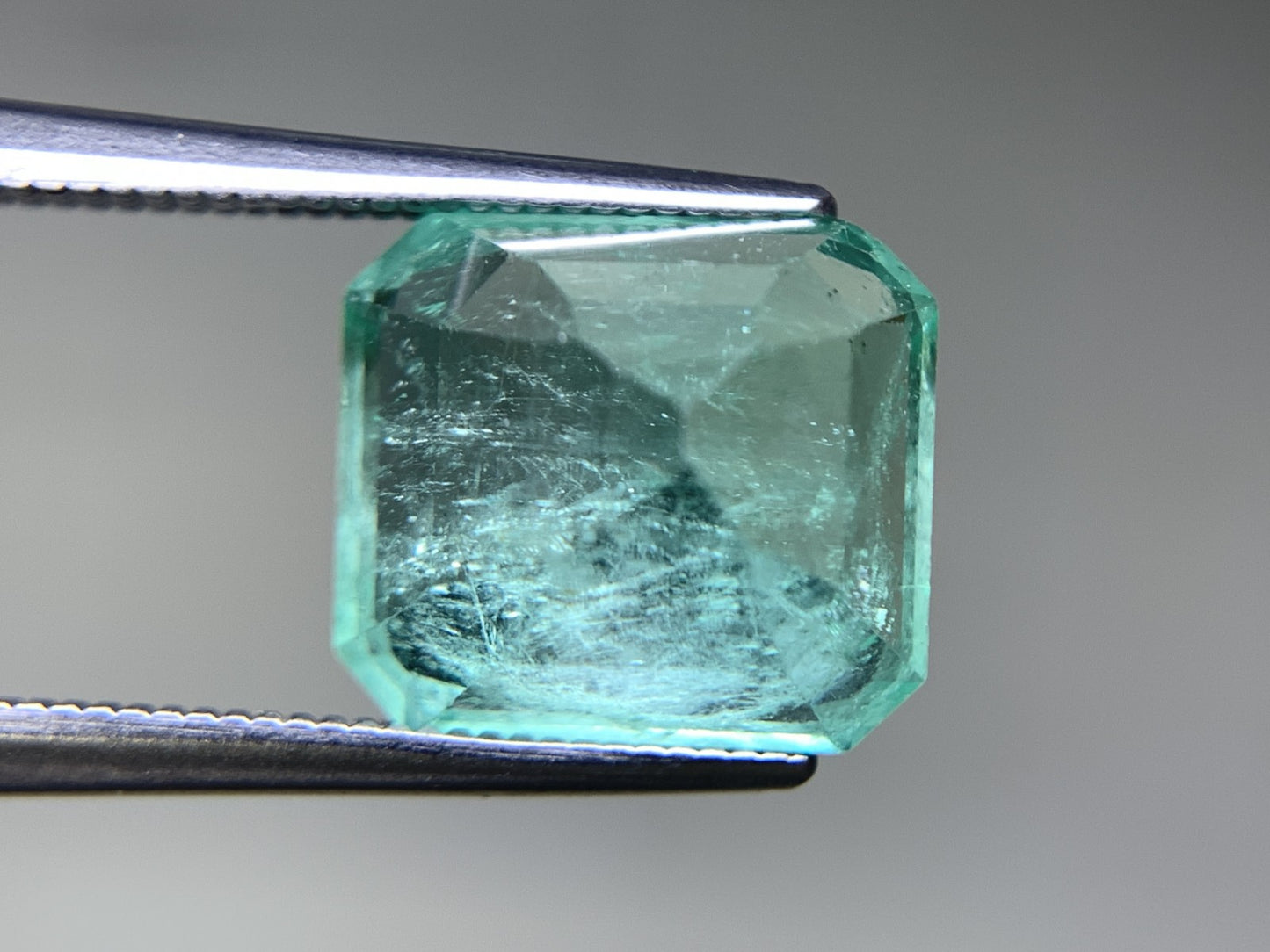 エメラルド 5.685ct 宝石ソーティング付き  Colombia 11.34㎜×10.09㎜×7.42㎜ ルース（ 裸石 ） 2949Y