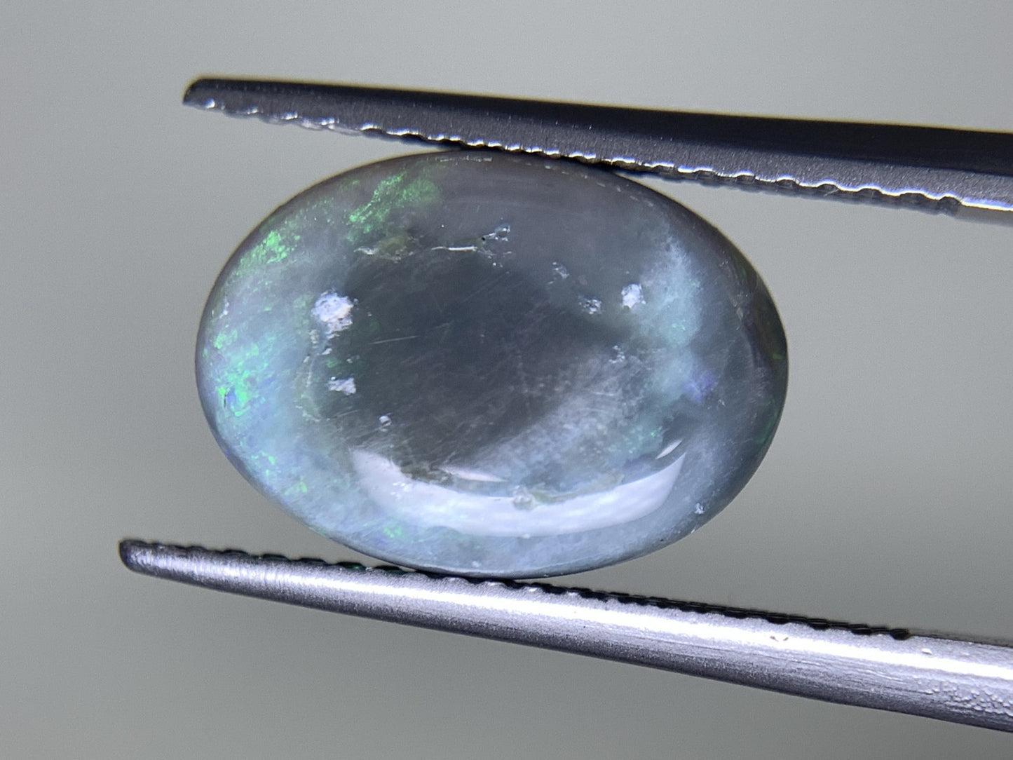 ブラックオパール 2.913ct 宝石ソーティング付き 12.7㎜×9.3㎜×3.6㎜ ルース（ 裸石 ） 2584Y