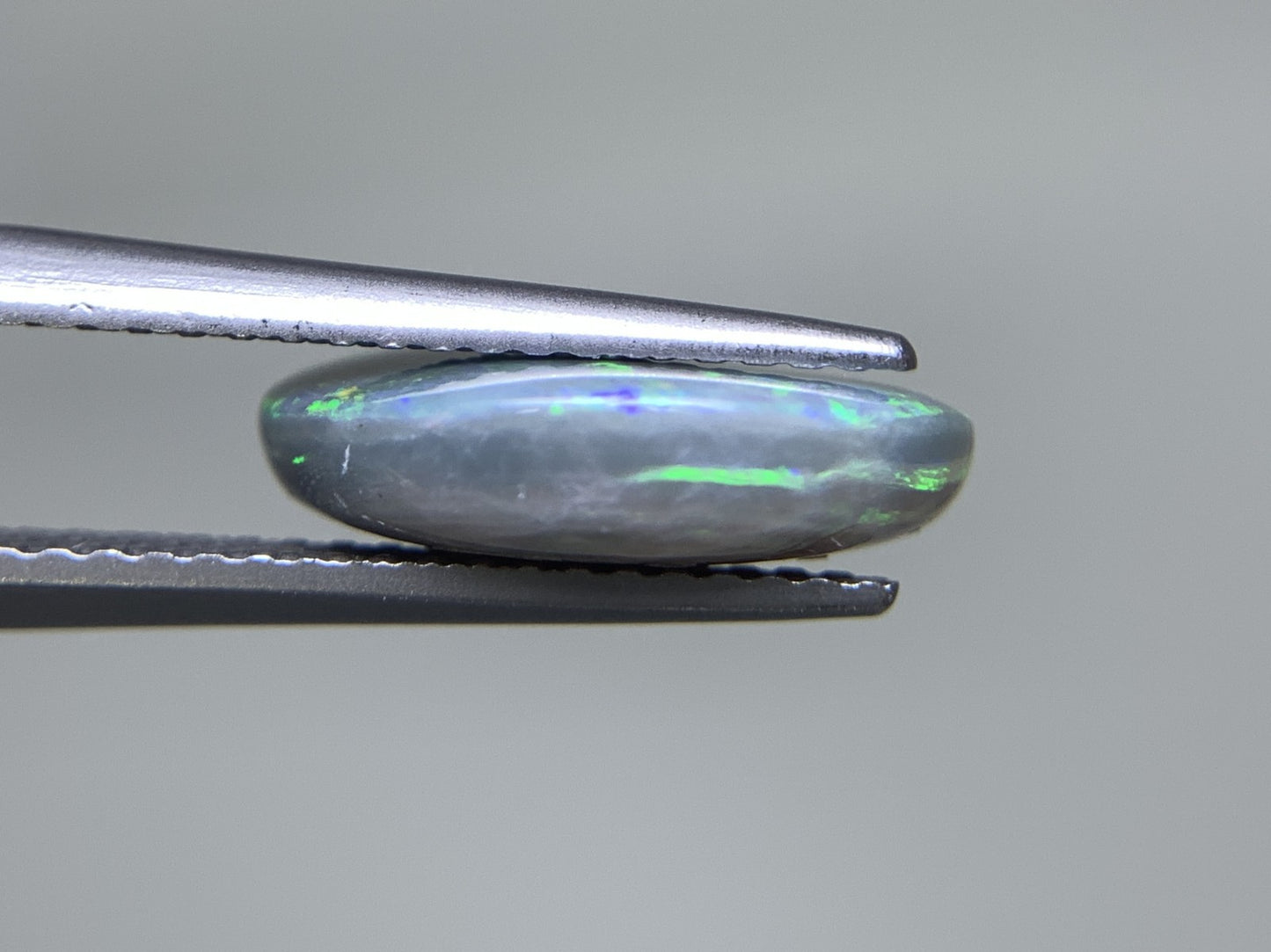 ブラックオパール 2.913ct 宝石ソーティング付き 12.7㎜×9.3㎜×3.6㎜ ルース（ 裸石 ） 2584Y