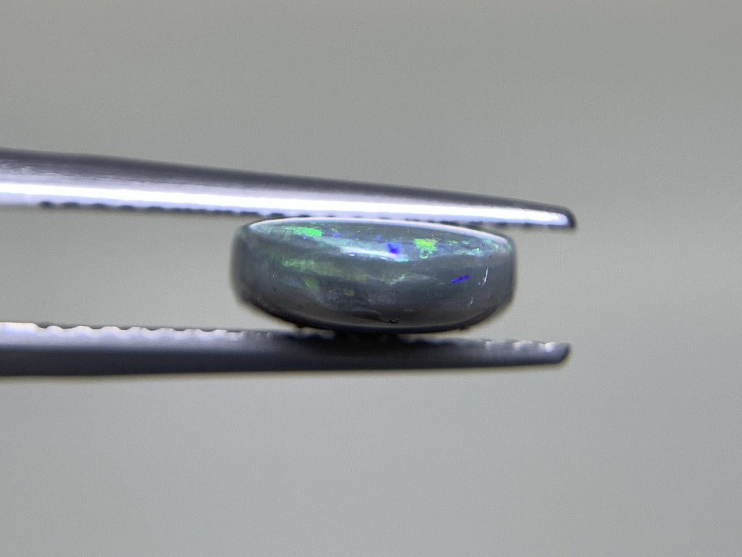ブラックオパール 2.913ct 宝石ソーティング付き 12.7㎜×9.3㎜×3.6㎜ ルース（ 裸石 ） 2584Y