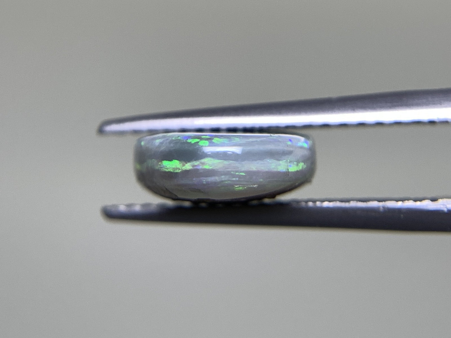 ブラックオパール 2.913ct 宝石ソーティング付き 12.7㎜×9.3㎜×3.6㎜ ルース（ 裸石 ） 2584Y