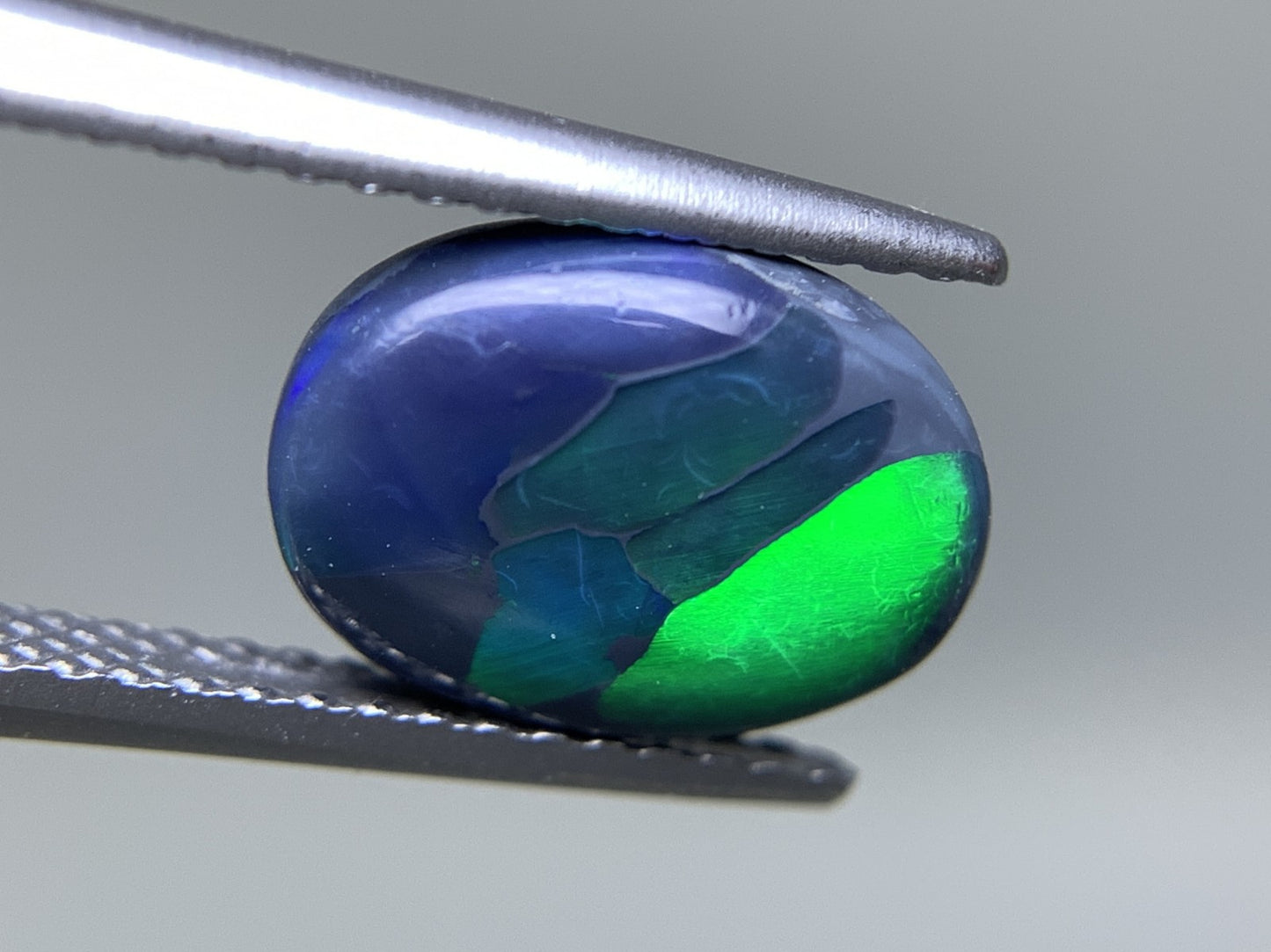 ブラックオパール  天然  1.641ct  中央宝石ソーティング付き  10.1㎜×7.5㎜×3.3㎜   天然 ルース（ 裸石 ） 5186Y