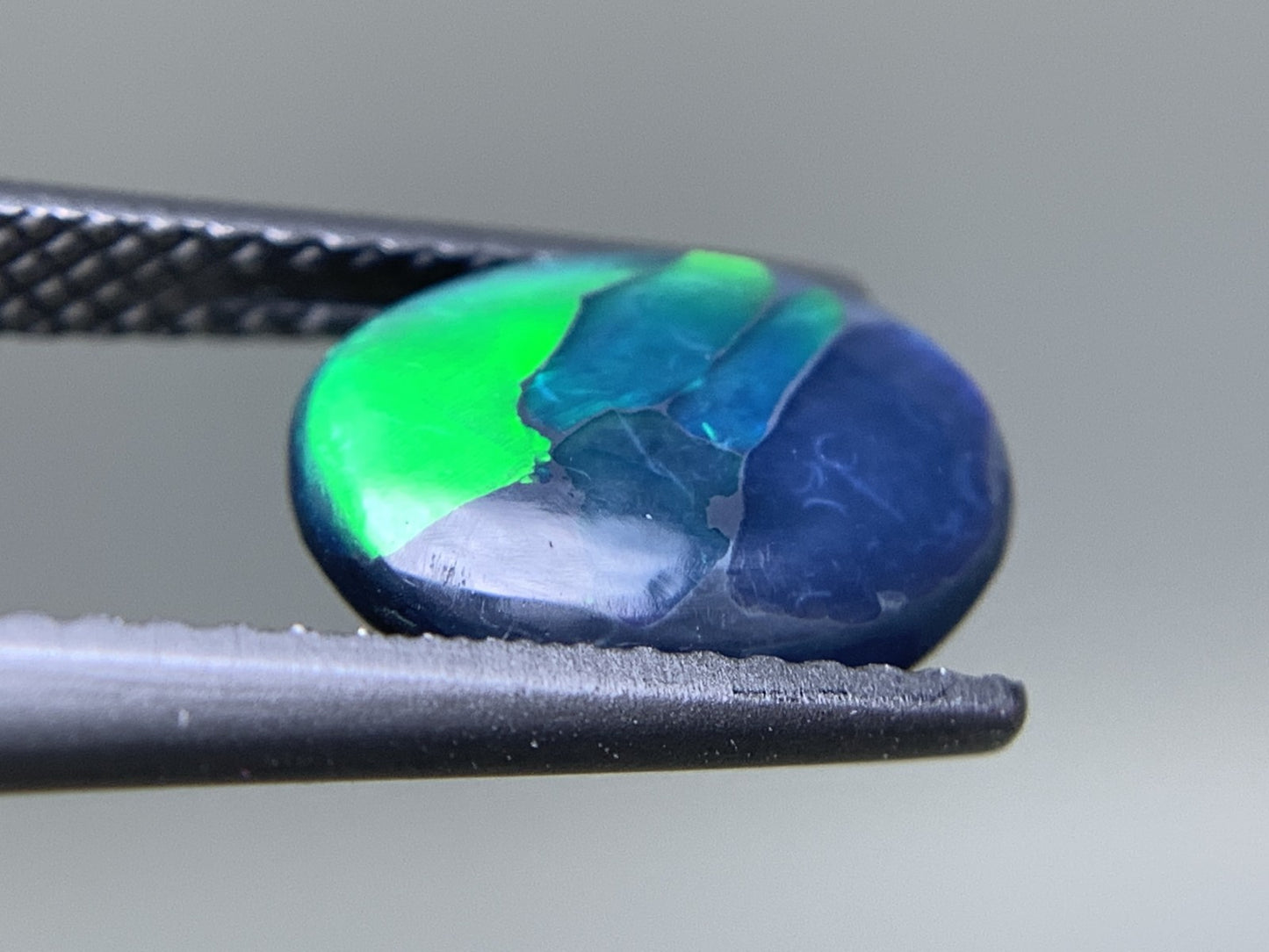 ブラックオパール  天然  1.641ct  中央宝石ソーティング付き  10.1㎜×7.5㎜×3.3㎜   天然 ルース（ 裸石 ） 5186Y