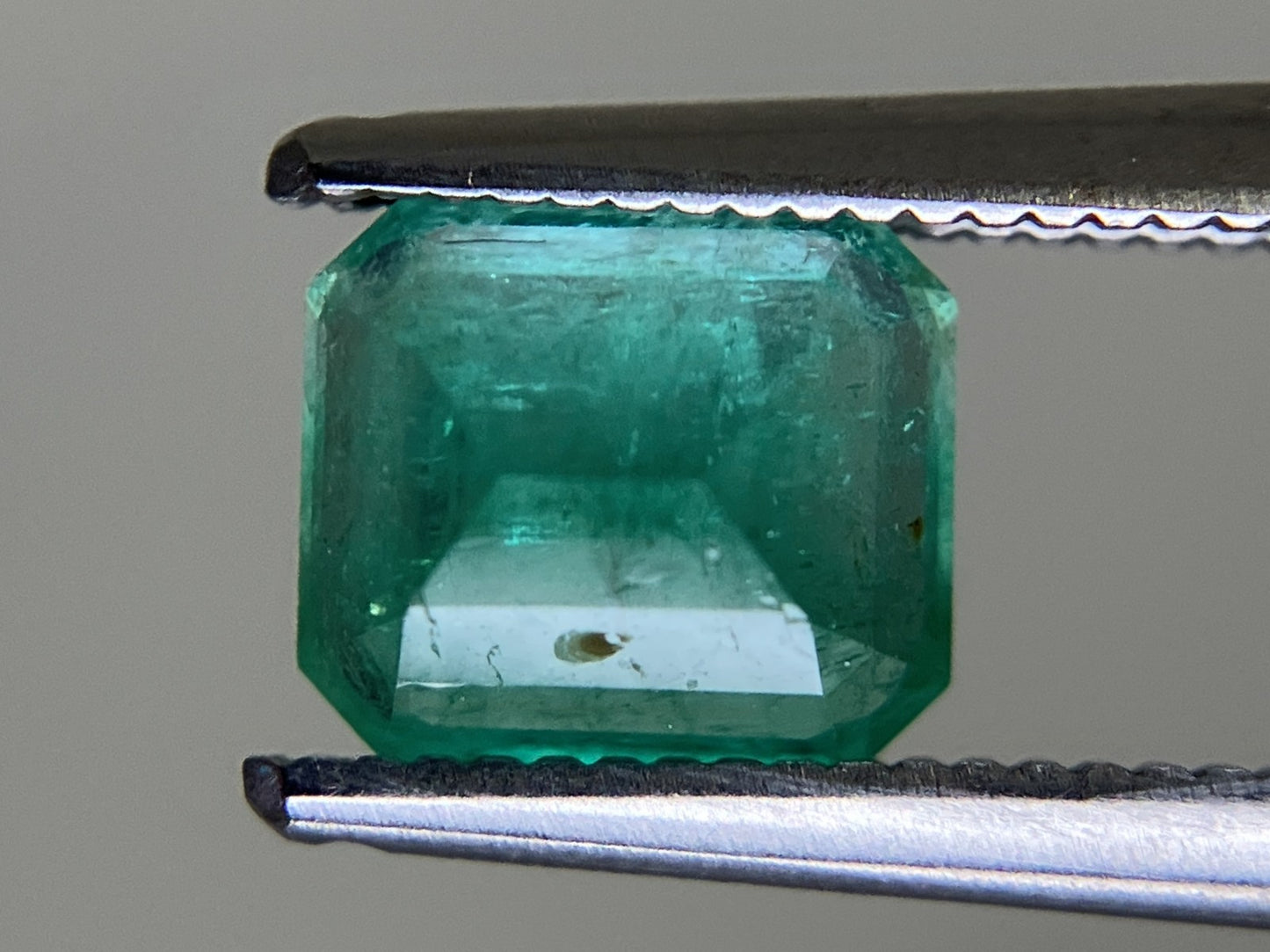 エメラルド 1.207ct 中央宝石ソーティング付き 6.66㎜×5.80㎜×4.42㎜ ルース（ 裸石 ） 4665YY
