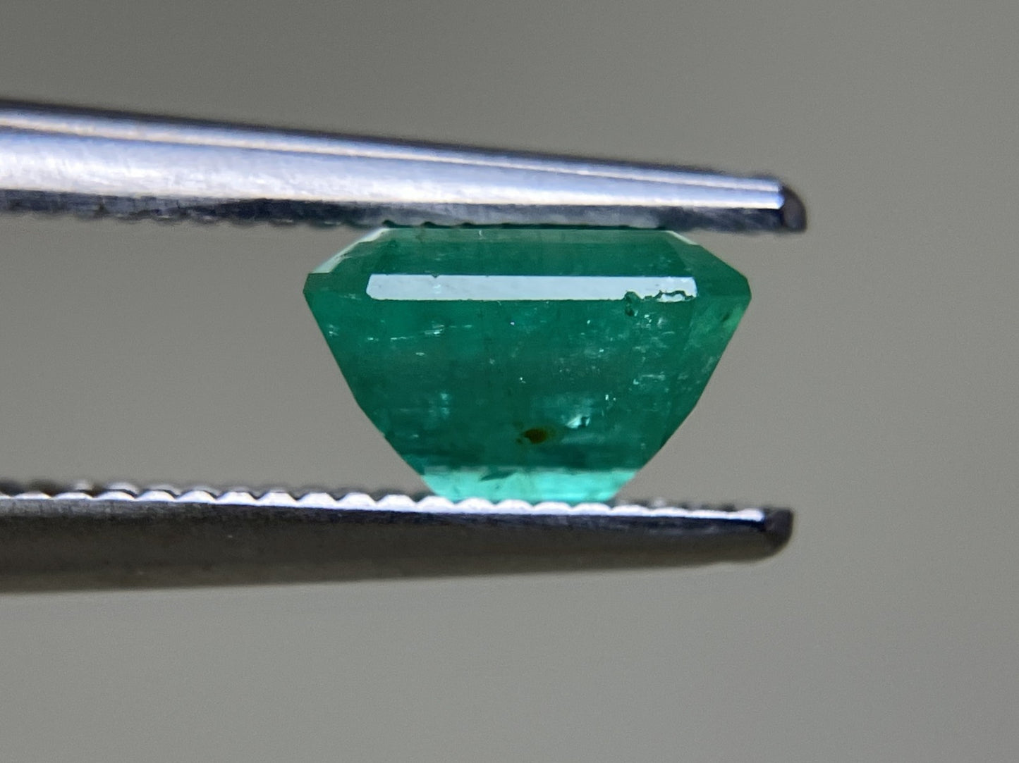 エメラルド 1.207ct 中央宝石ソーティング付き 6.66㎜×5.80㎜×4.42㎜ ルース（ 裸石 ） 4665YY