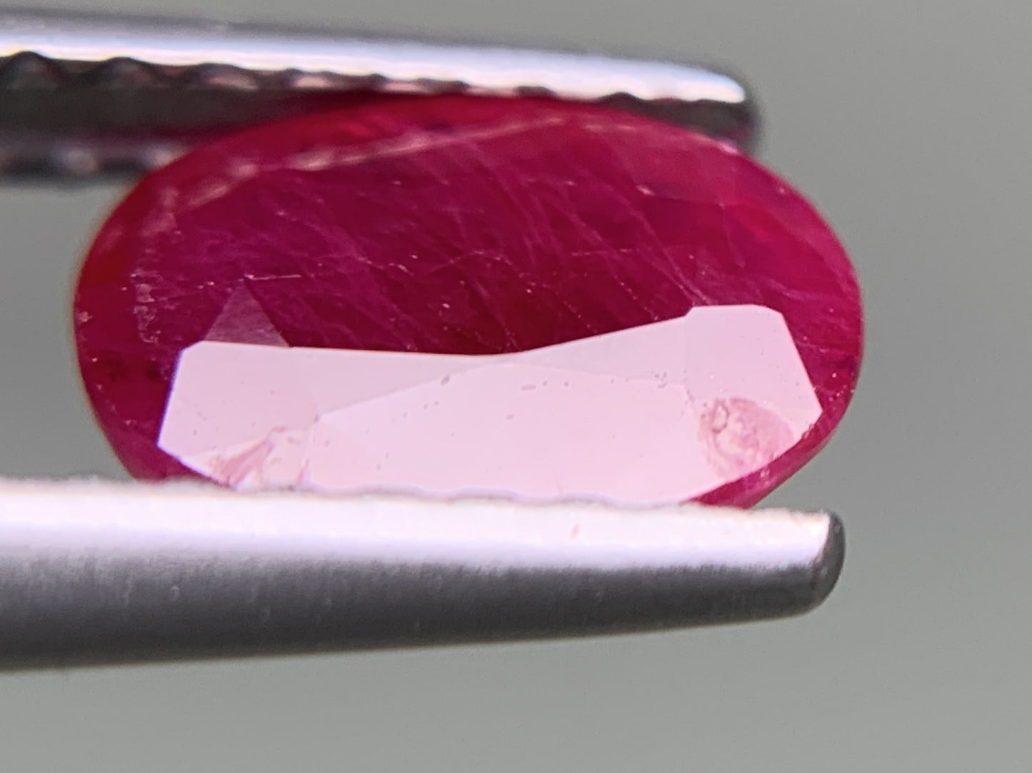 ルビー 1.083ct  宝石ソーティング付き  7.1㎜×5.1㎜×2.9㎜  天然 ルース（ 裸石 ） 2518Y