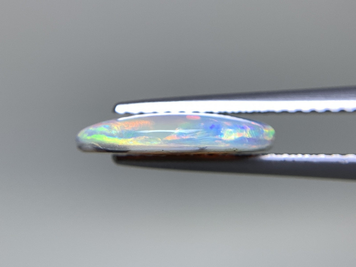 ブラックオパール  天然  2.261ct  中央宝石ソーティング付き  12.8㎜×10.4㎜×2.6㎜   天然 ルース（ 裸石 ） 5070Y