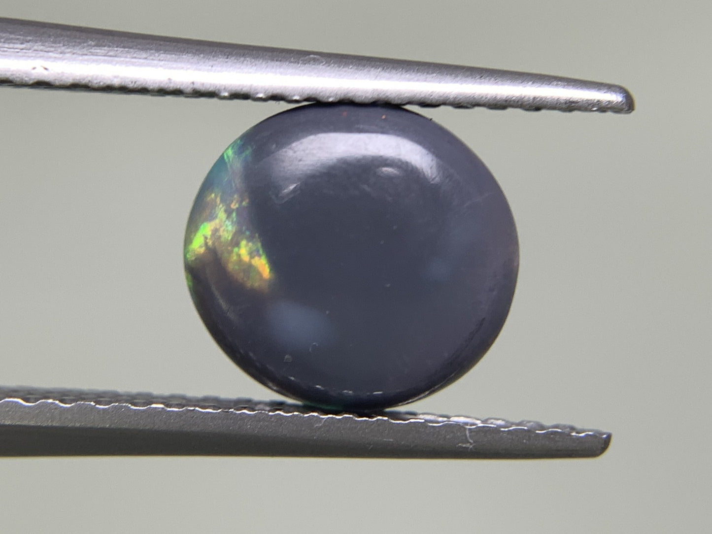 ブラックオパール 1.385ct 宝石ソーティング付き  8.4㎜×7.8㎜×3.3㎜  ルース（ 裸石 ） 2544Y