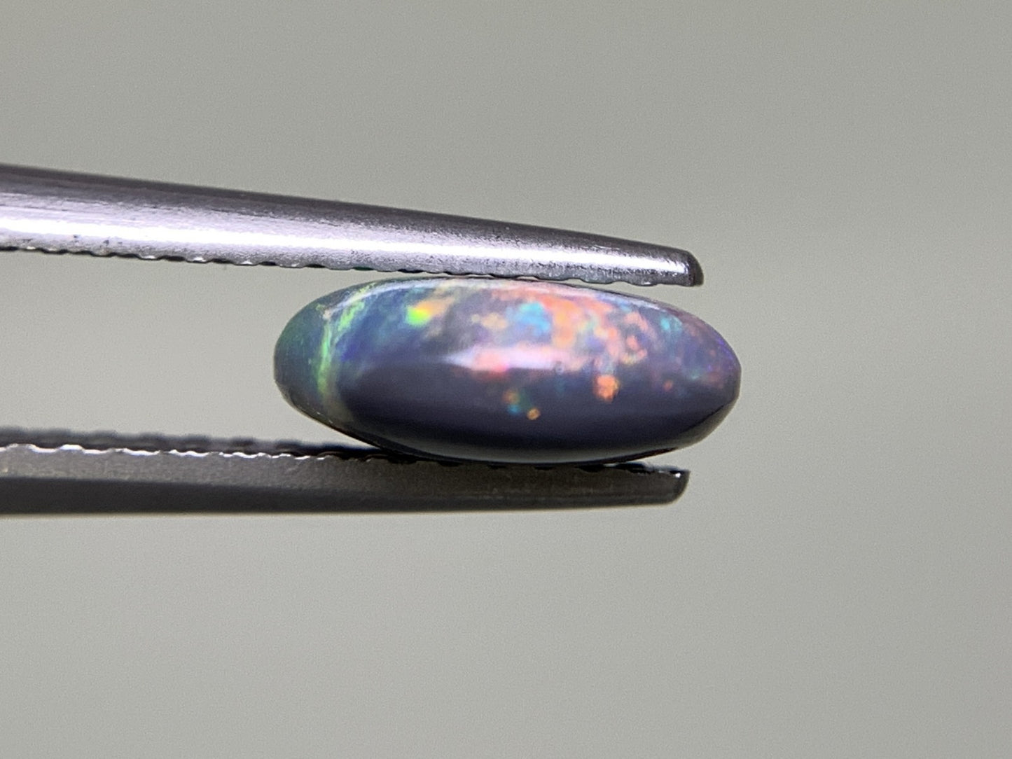 ブラックオパール 1.385ct 宝石ソーティング付き  8.4㎜×7.8㎜×3.3㎜  ルース（ 裸石 ） 2544Y