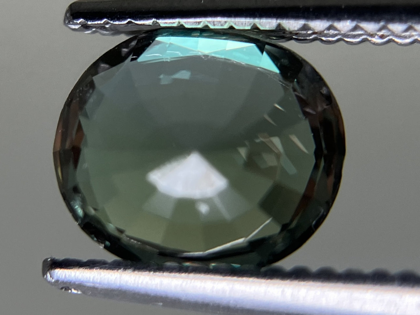 アレキサンドライト  1.28ct GIA鑑別書付き  6.84㎜×5.96㎜×3.86㎜ ルース（ 裸石 ） 3160YY