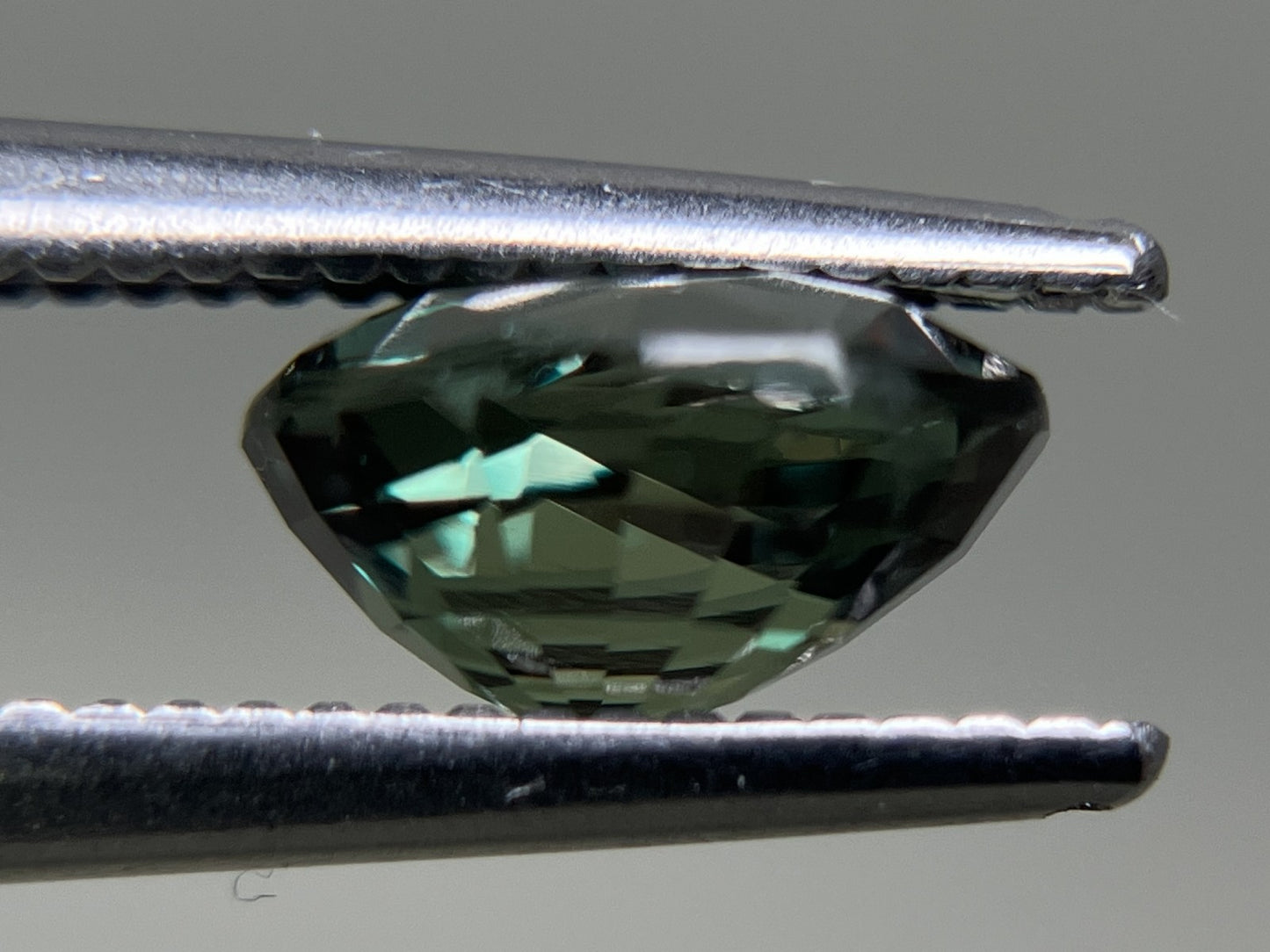 アレキサンドライト  1.28ct GIA鑑別書付き  6.84㎜×5.96㎜×3.86㎜ ルース（ 裸石 ） 3160YY