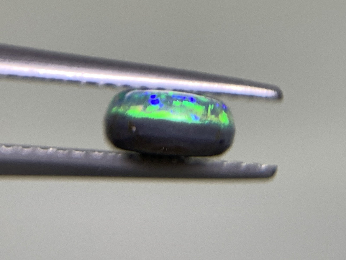 ブラックオパール 1.292ct 宝石ソーティング付き  9.0㎜×6.5㎜×3.2㎜  ルース（ 裸石 ） 2230Y