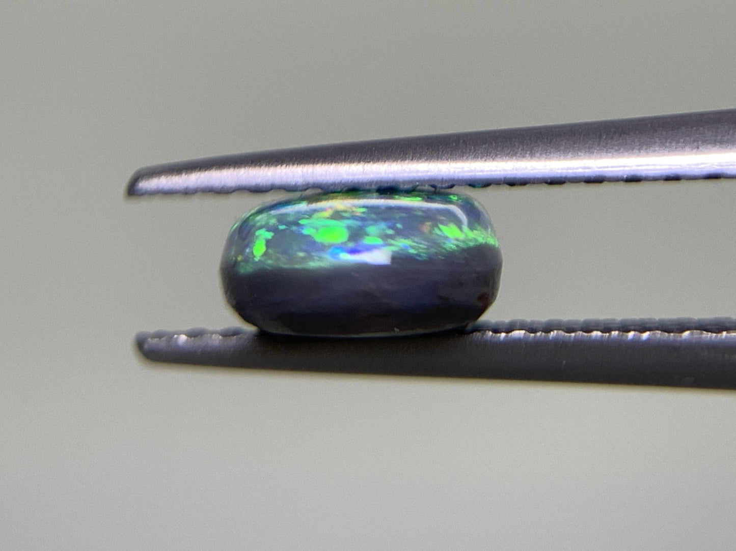 ブラックオパール 1.292ct 宝石ソーティング付き  9.0㎜×6.5㎜×3.2㎜  ルース（ 裸石 ） 2230Y