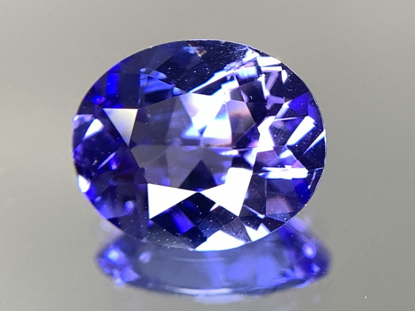 タンザナイト 天然 1.743ct 中央宝石ソーティング付き 8.89㎜×7.35㎜×4.07㎜ ルース（ 裸石 ） 5913Y