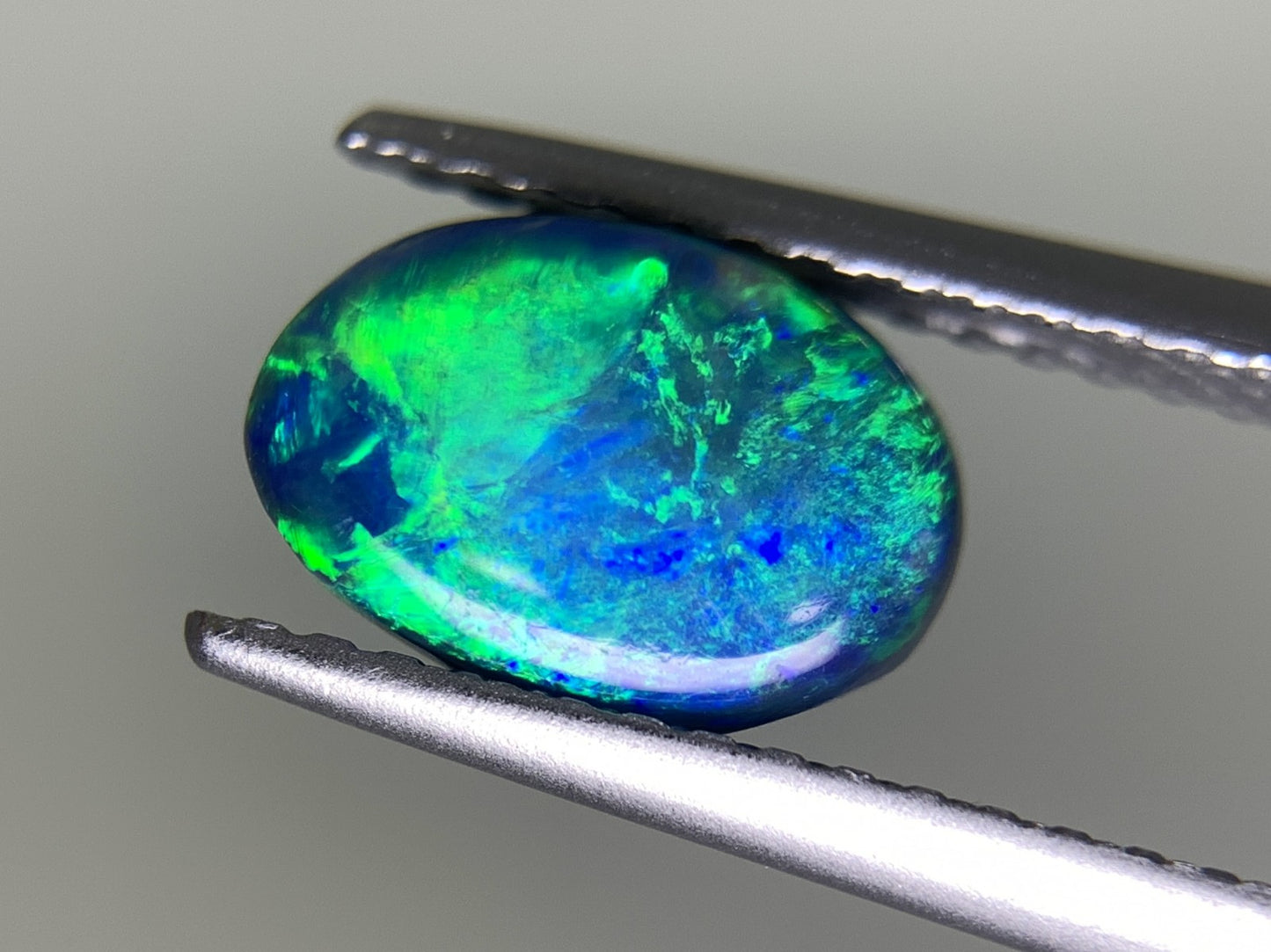 ブラックオパール 1.124ct 宝石ソーティング付き  8.9㎜×6.2㎜×3.1㎜  ルース（ 裸石 ） 3018Y