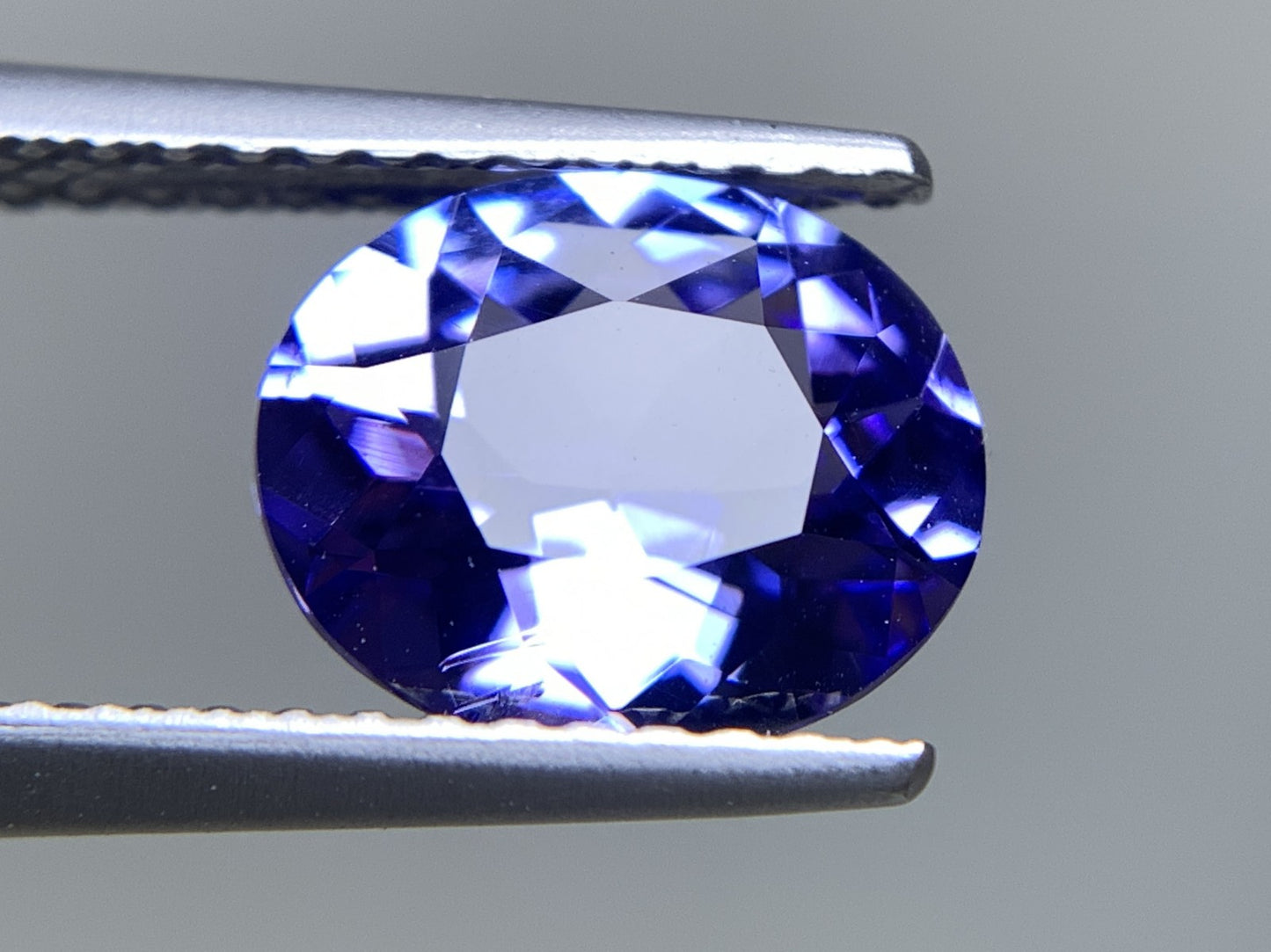 タンザナイト 天然 1.743ct 中央宝石ソーティング付き 8.89㎜×7.35㎜×4.07㎜ ルース（ 裸石 ） 5913Y