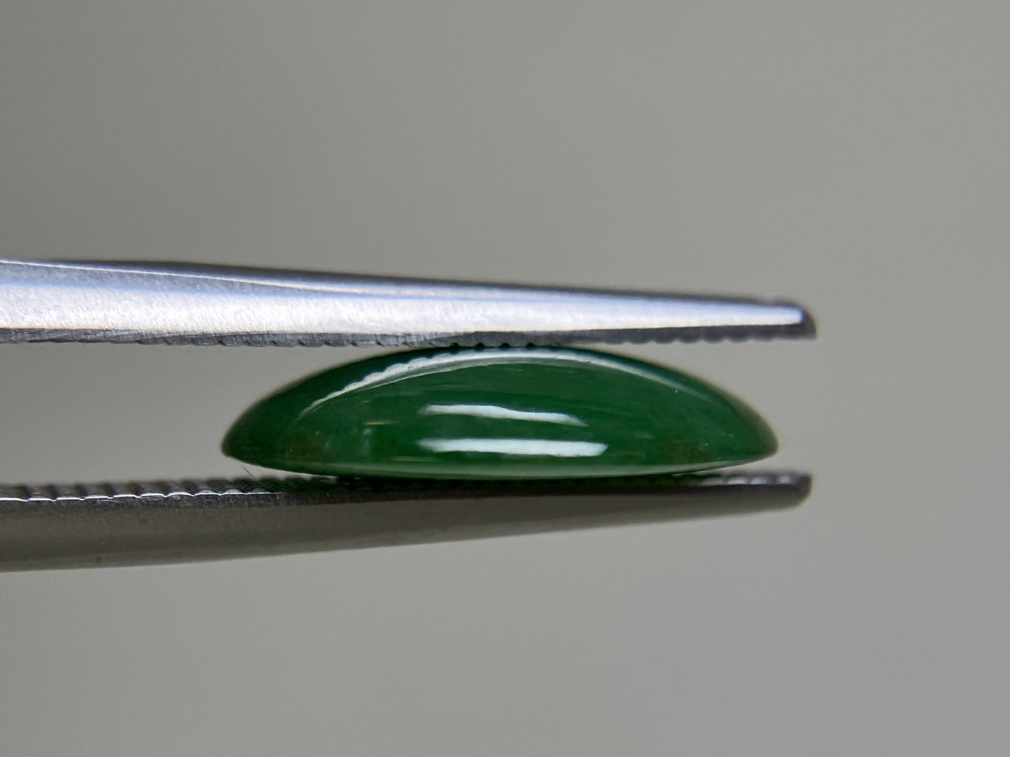 ヒスイ　翡翠　天然　 3.332ct 宝石ソーティング付き 12.9㎜×9.7㎜×3.0㎜ 天然 ルース（ 裸石 ） 4223YY