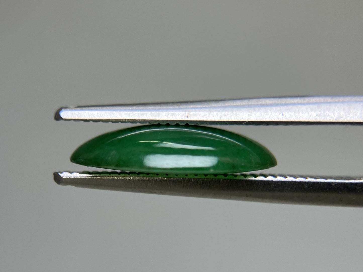 ヒスイ　翡翠　天然　 3.332ct 宝石ソーティング付き 12.9㎜×9.7㎜×3.0㎜ 天然 ルース（ 裸石 ） 4223YY
