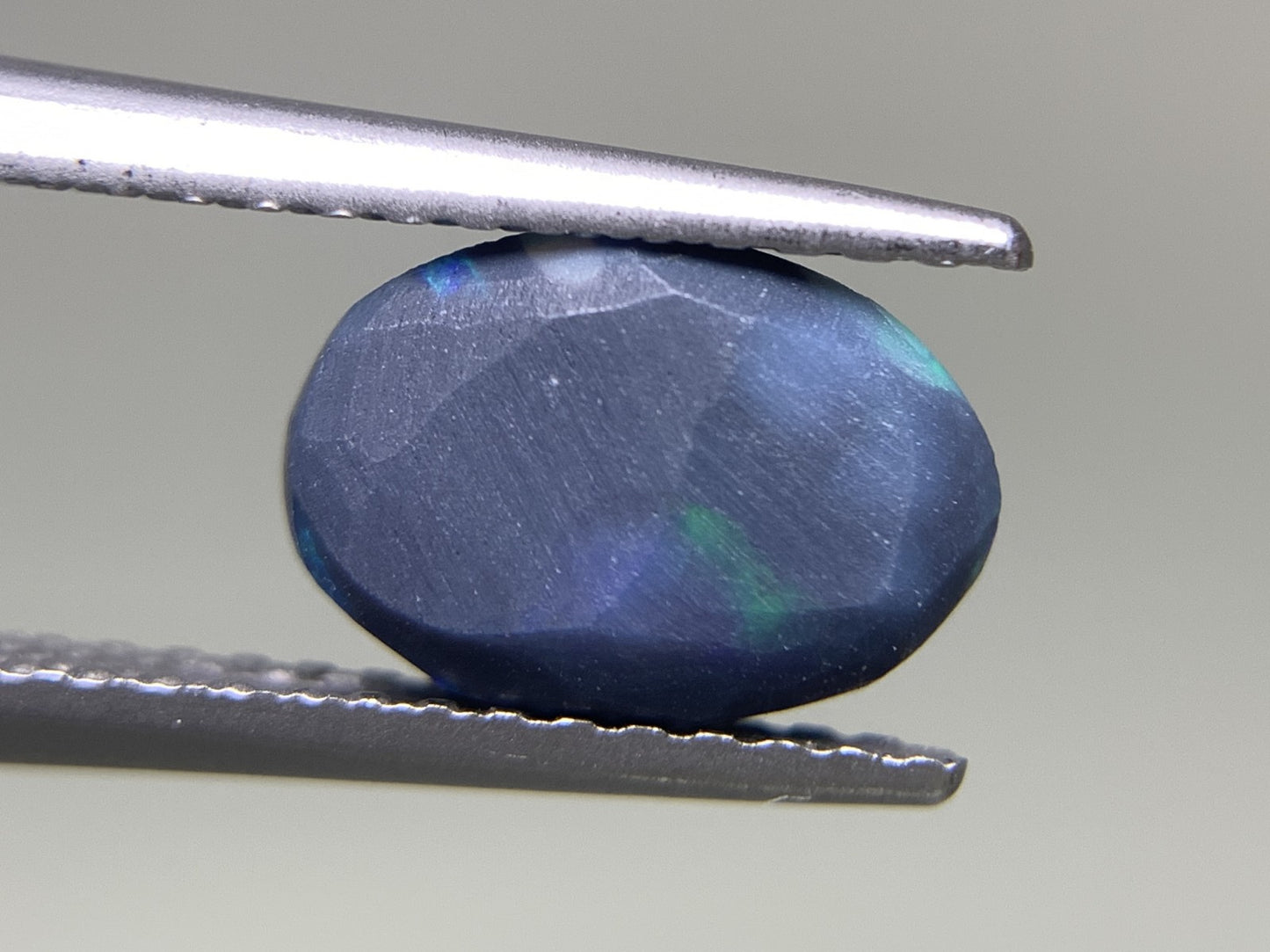 ブラックオパール 1.124ct 宝石ソーティング付き  8.9㎜×6.2㎜×3.1㎜  ルース（ 裸石 ） 3018Y