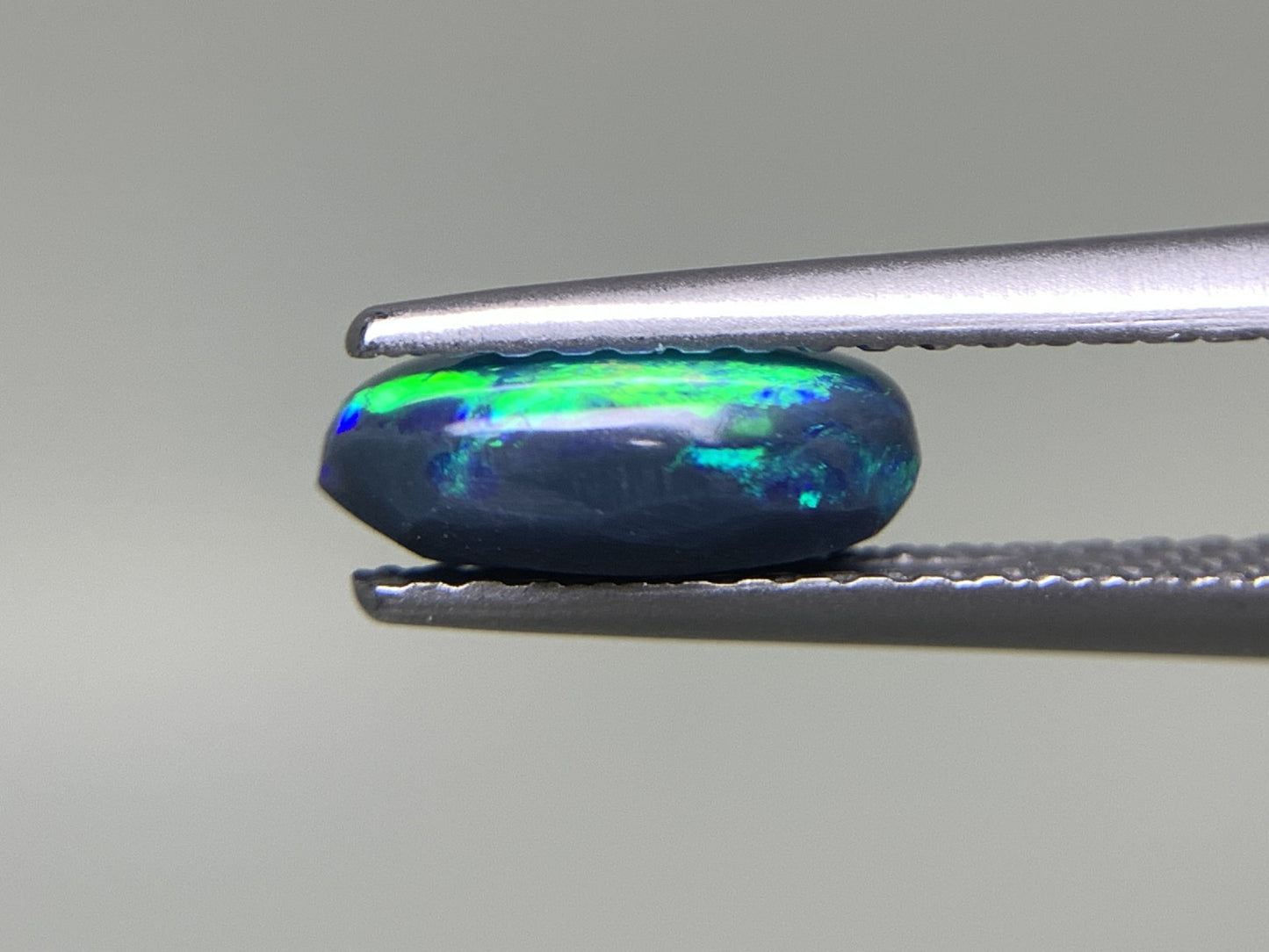 ブラックオパール 1.124ct 宝石ソーティング付き  8.9㎜×6.2㎜×3.1㎜  ルース（ 裸石 ） 3018Y