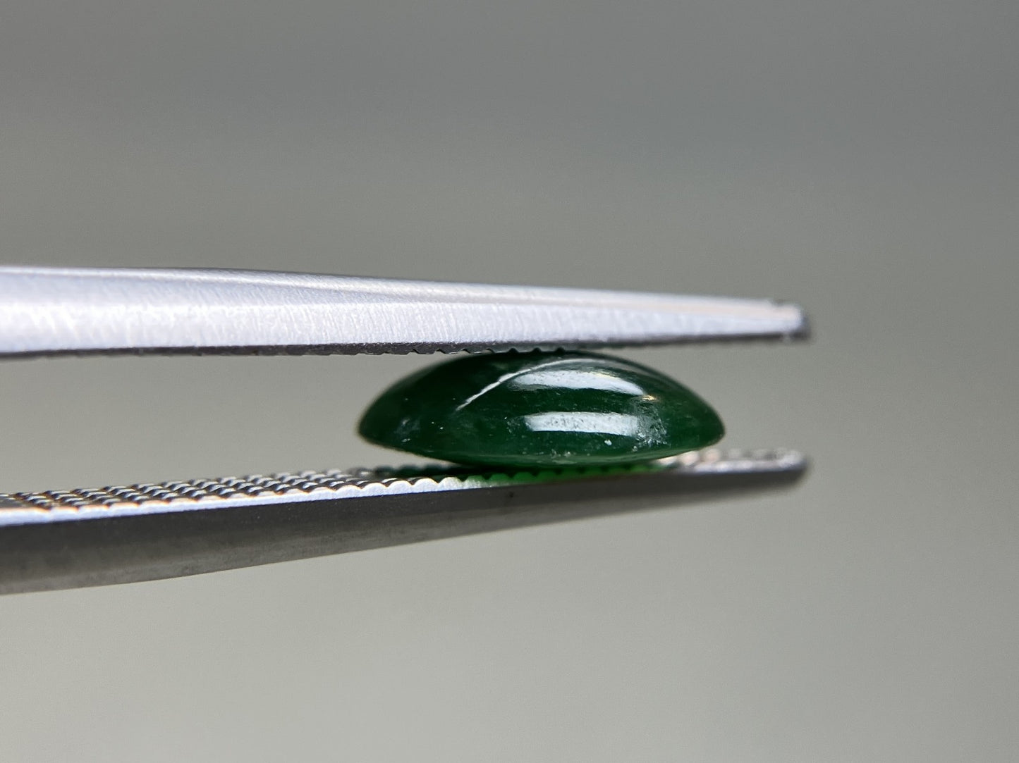 ひすい（ヒスイ 翡翠） 天然 1.198ct 宝石ソーティング付き 8.3㎜×6.2㎜×2.5㎜ ルース（ 裸石 ） 7610YY