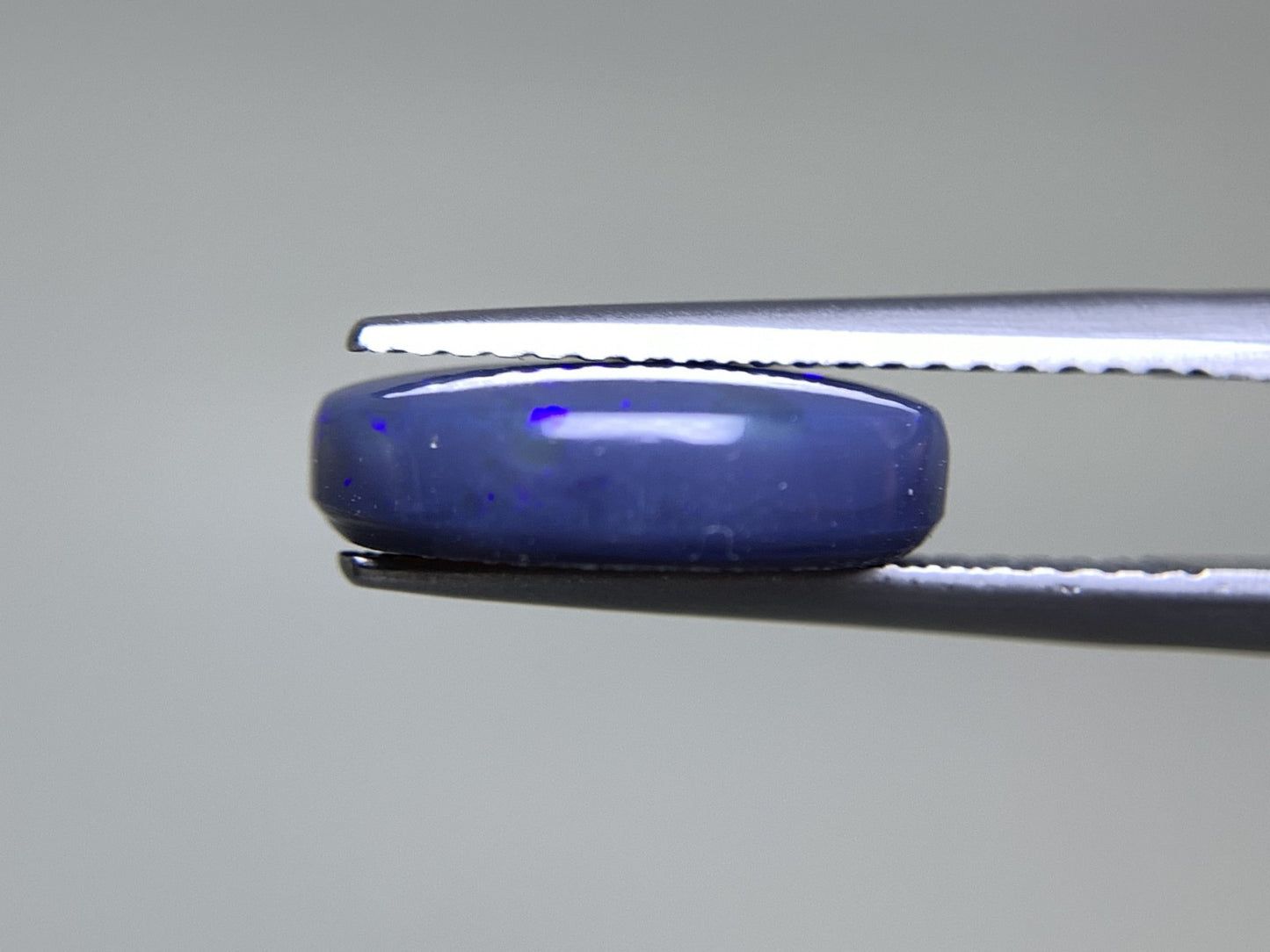 ブラックオパール 天然 3.768ct 中央宝石ソーティング付き 12.7㎜×10.6㎜×3.8㎜ 天然 ルース（ 裸石 ） 5064Y