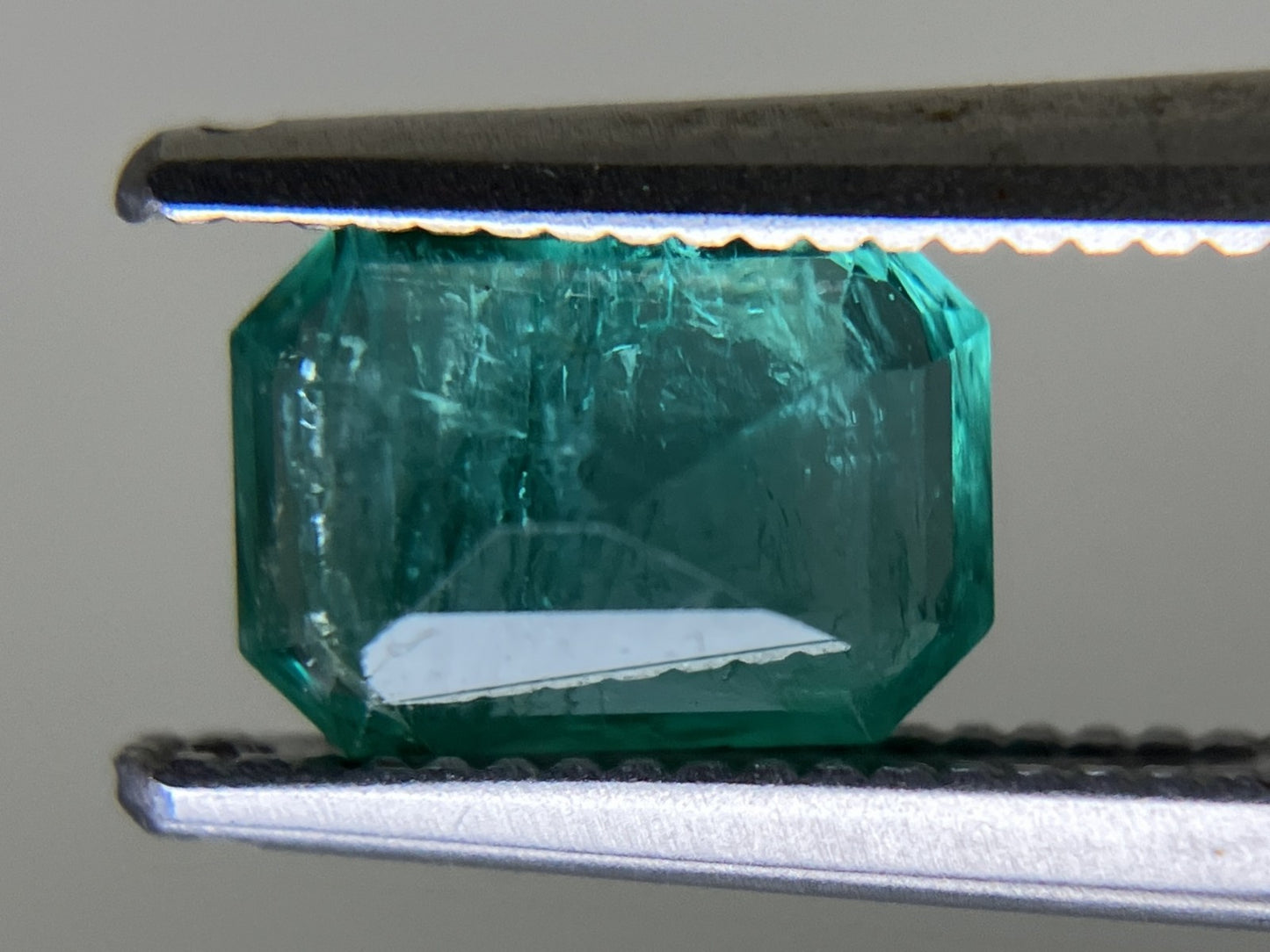 エメラルド 1.018ct 中央宝石ソーティング付き  7.16㎜×5.14㎜×3.77㎜  ルース（ 裸石 ） 4664YY
